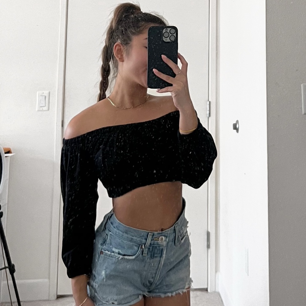 Black off the shoulder croptop